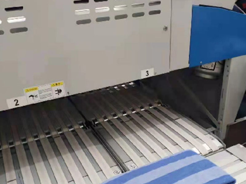 沿滩巾类折叠机-01